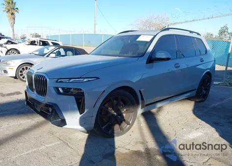 2023 BMW X7 xDrive40I z USA, uszkodzony, nr VIN 5UX23EM09P9R93512